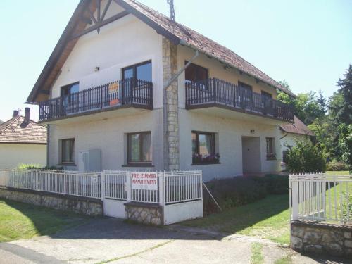 Entrance, Gyongyvirag Vendeghaz in Balatonboglar Entrance, Gyongyvirag Vendeghaz in Balatonboglar