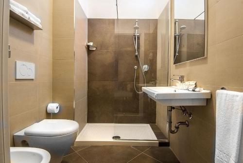 This photo about Hotel Niagara shared on HyHotel.com