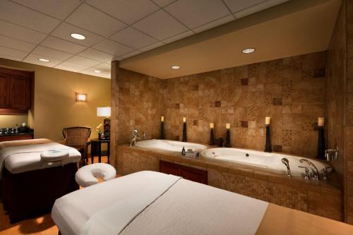 Massage, Chateau on the Lake Resort Spa and Convention Center in Branson (MO) Massage, Chateau on the Lake Resort Spa and Convention Center in Branson (MO)