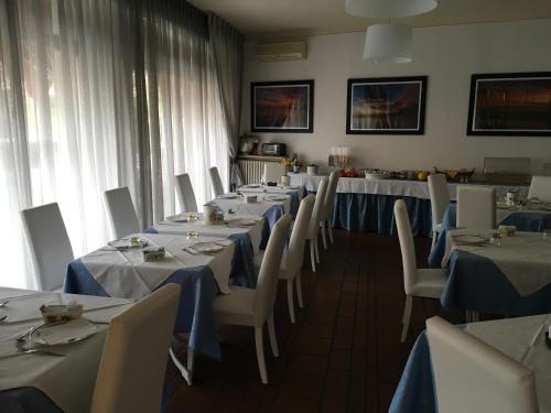 Hotel Cortina in Garda Hotel Cortina in Garda