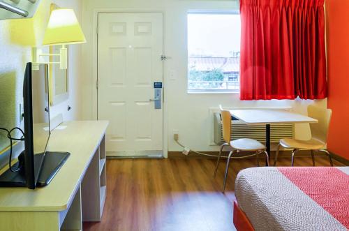 在meiguo.com看到的Motel 6 Charleston South的介绍图片