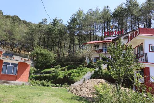 Hotellet från utsidan, Hotel Mount Paradise in Nagarkot Hotellet från utsidan, Hotel Mount Paradise in Nagarkot