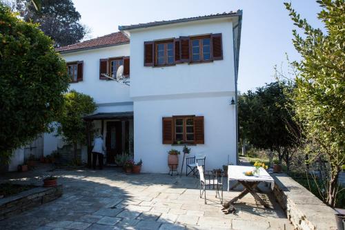 Entrance, Nightingale Cottage Pelion in Kalamaki Entrance, Nightingale Cottage Pelion in Kalamaki