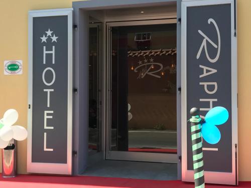 Hotel Raphael
