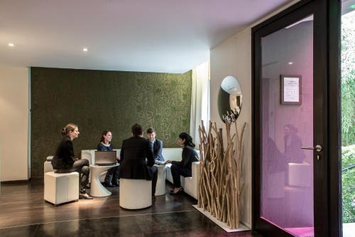 Bar/lounge, Le Quartier Bercy Square Hotel in 12th - Bercy - Gare de Lyon Bar/lounge, Le Quartier Bercy Square Hotel in 12th - Bercy - Gare de Lyon