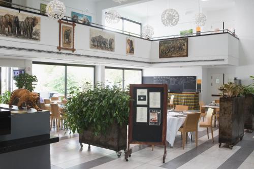 Eten en drinken, MINA Hotel Libreville near Luchthaven Libreville Eten en drinken, MINA Hotel Libreville near Luchthaven Libreville