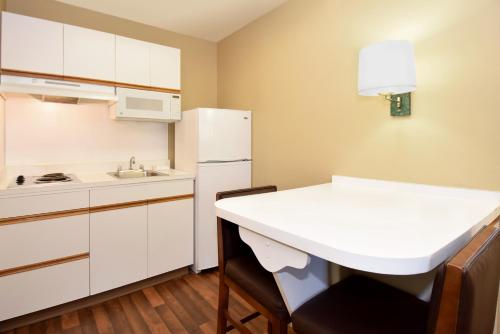 kuhinja, Extended Stay America Suites - Washington, D.C. - Germantown - Town Center in Germantown (MD) kuhinja, Extended Stay America Suites - Washington, D.C. - Germantown - Town Center in Germantown (MD)