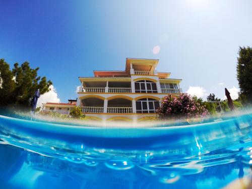 This photo about Guest house U Trekh Roz shared on HyHotel.com