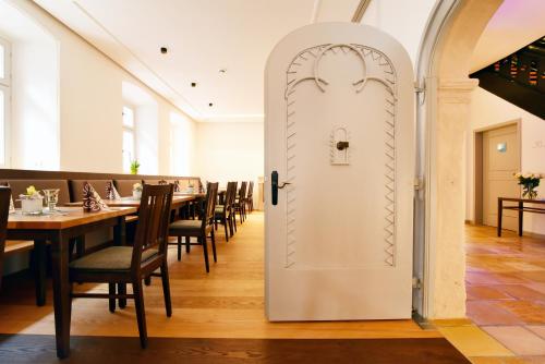Banquet hall, Hotel Alte Vogtei in Wolframs-Eschenbach Banquet hall, Hotel Alte Vogtei in Wolframs-Eschenbach