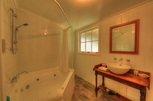 Baño, Grace's Spa Cottage in Smithton Baño, Grace's Spa Cottage in Smithton