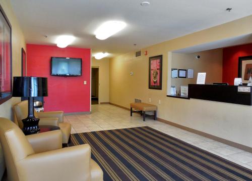 Lobby, Extended Stay America Select Suites - Raleigh - RTP - 4610 Miami Blvd. in Durham Lobby, Extended Stay America Select Suites - Raleigh - RTP - 4610 Miami Blvd. in Durham