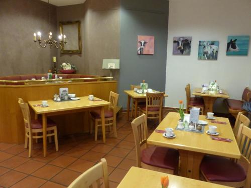 餐饮, 尼伯龙根霍夫酒店 (Hotel Nibelungen Hof) in 克桑滕市中心 餐饮, 尼伯龙根霍夫酒店 (Hotel Nibelungen Hof) in 克桑滕市中心