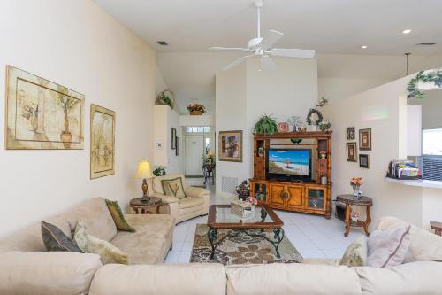 在meiguo.com看到的萨拉索塔/布雷登顿高尔夫海岸度假屋的介绍图片