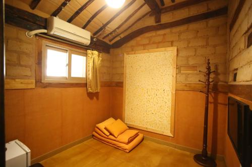 This photo about Damso shared on HyHotel.com