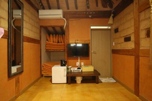 This photo about Damso shared on HyHotel.com