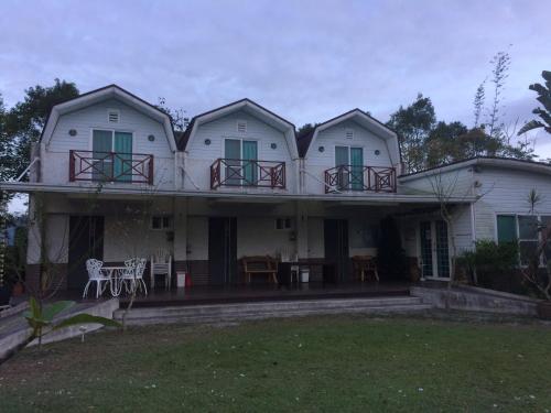 Exterior view, Oliver Tree B&B in Fenglin Township Exterior view, Oliver Tree B&B in Fenglin Township