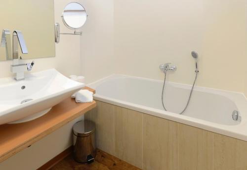 Bathroom, Hotel Bayerisch Meran in Bad Feilnbach Bathroom, Hotel Bayerisch Meran in Bad Feilnbach