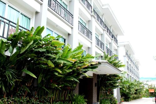 Entrance, 14 Resort in South Thonburi Entrance, 14 Resort in South Thonburi
