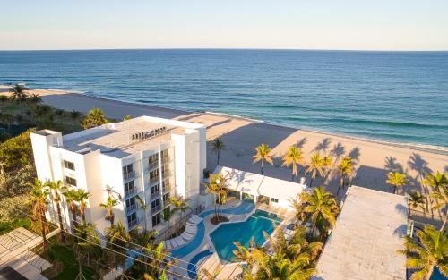 Strand, Plunge Beach Resort in Lauderdale-by-the-Sea Strand, Plunge Beach Resort in Lauderdale-by-the-Sea