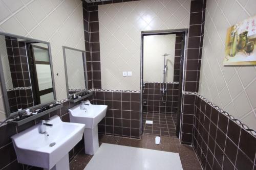 Bathroom, Nakheel Moon Aparthotel in Wadi Al Dawasir Bathroom, Nakheel Moon Aparthotel in Wadi Al Dawasir