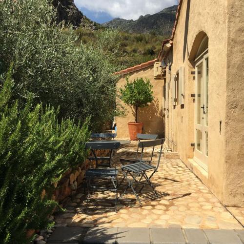 The Cottage @ Montpellier in Groot-Drakenstein The Cottage @ Montpellier in Groot-Drakenstein