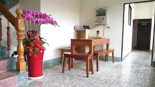 Shared lounge/TV area, Zhongshan Hostel in Zhuqi Township Shared lounge/TV area, Zhongshan Hostel in Zhuqi Township