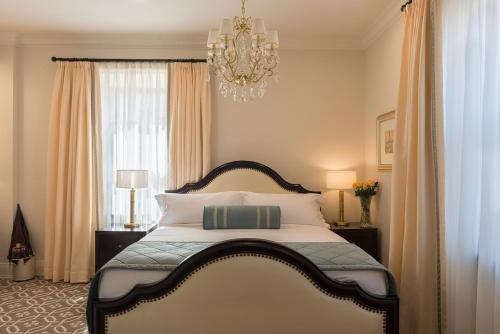 Guestroom, Sydney Boutique Inn & Suites in Charlottetown City Center Guestroom, Sydney Boutique Inn & Suites in Charlottetown City Center