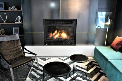 Lobby, LELUX Hotel in Montreal (QC) Lobby, LELUX Hotel in Montreal (QC)