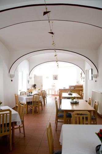 餐飲選擇, Schloss Gumpoldskirchen in 貢波爾茨基興 餐飲選擇, Schloss Gumpoldskirchen in 貢波爾茨基興