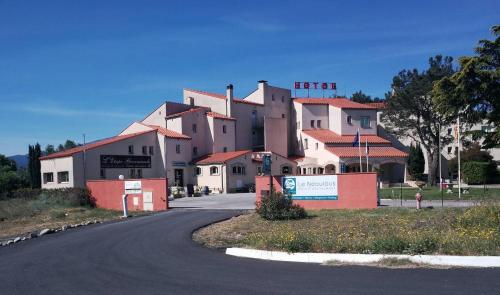 Entrada, Le Neoulous in Ceret Entrada, Le Neoulous in Ceret