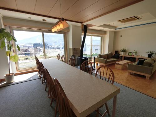 Shared lounge/TV area, Muikamachi Hutte in Tokamachi Shared lounge/TV area, Muikamachi Hutte in Tokamachi