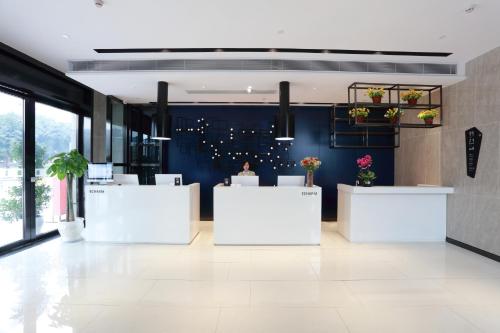 This photo about Echarm Hotel Chongqing West Station shared on HyHotel.com