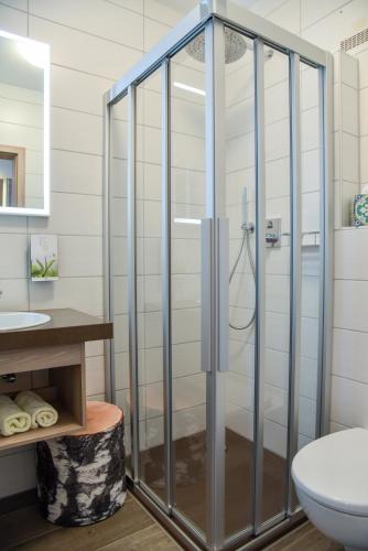 Bathroom, Landhotel Schnupp in Neudrossenfeld Bathroom, Landhotel Schnupp in Neudrossenfeld