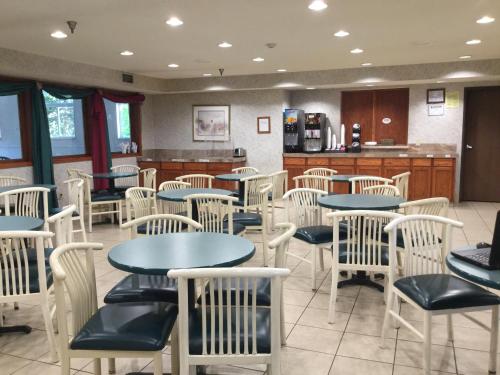 餐飲選擇, 聖路易斯聖查爾斯美洲最佳價值套房酒店 (Americas Best Value Inn & Suites St. Louis, St. Charles Inn) in 密蘇里州聖查爾斯 (MO) 餐飲選擇, 聖路易斯聖查爾斯美洲最佳價值套房酒店 (Americas Best Value Inn & Suites St. Louis, St. Charles Inn) in 密蘇里州聖查爾斯 (MO)