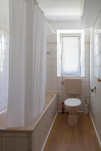 ห้องน้ำ, Ruhiges 4-Zim-Wohnung bis 8 Personen in ครอยส์ลิงเงน ห้องน้ำ, Ruhiges 4-Zim-Wohnung bis 8 Personen in ครอยส์ลิงเงน