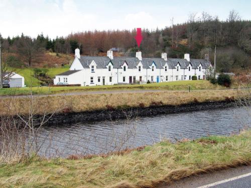 Entrance, Crinan Canal Cottage in Cairnbaan Entrance, Crinan Canal Cottage in Cairnbaan