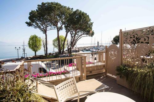 Hotel Vittorio in Desenzano Del Garda Hotel Vittorio in Desenzano Del Garda