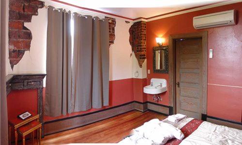 在meiguo.com看到的Centralia Square Grand Ballroom and Hotel的介绍图片