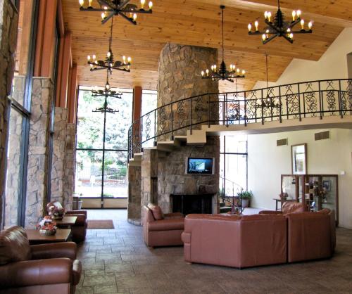 ردهة, منتجع ومركز مؤتمرات ريفر تيراس (River Terrace Resort and Convention Center) in جاتلينبرج ردهة, منتجع ومركز مؤتمرات ريفر تيراس (River Terrace Resort and Convention Center) in جاتلينبرج