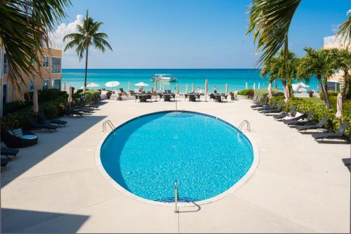 Výhled, Regal Beach Club in Grand Cayman Výhled, Regal Beach Club in Grand Cayman