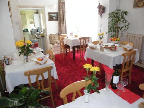 Food and beverages, El Tabora Guest House in Saint Peter Port Food and beverages, El Tabora Guest House in Saint Peter Port