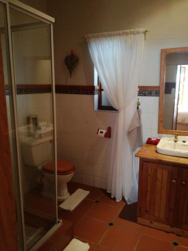 Bathroom, DeKat Self Catering in Burgersdorp Bathroom, DeKat Self Catering in Burgersdorp
