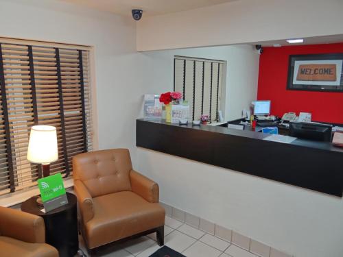 Vestíbulo, Extended Stay America Select Suites - Durham - University in Durham City Center Vestíbulo, Extended Stay America Select Suites - Durham - University in Durham City Center