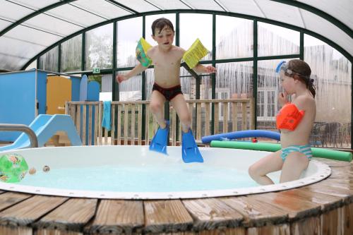 Bazen, Camping Le Val de Trie in Moyenneville Bazen, Camping Le Val de Trie in Moyenneville
