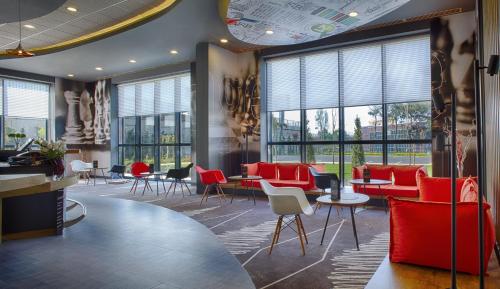 ห้องส่วนกลางสำหรับนั่งเล่น/ดูทีวี, Ibis Istanbul Tuzla Hotel in ตุซลา ห้องส่วนกลางสำหรับนั่งเล่น/ดูทีวี, Ibis Istanbul Tuzla Hotel in ตุซลา