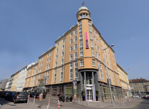 Entrance, Mercure Wien Westbahnhof Hotel in Rudolfsheim-Fünfhaus Entrance, Mercure Wien Westbahnhof Hotel in Rudolfsheim-Fünfhaus
