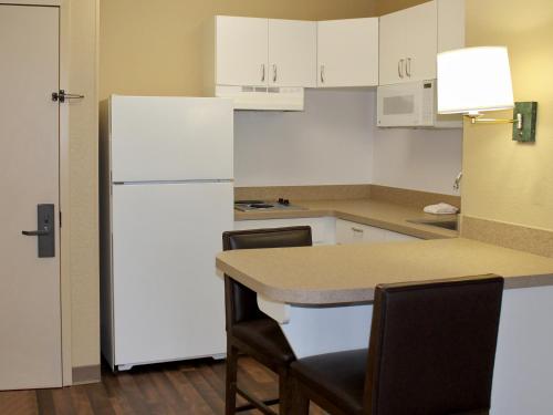 Konyha, Extended Stay America Suites - Fremont - Fremont Blvd. South in Fremont (Kalifornia) Konyha, Extended Stay America Suites - Fremont - Fremont Blvd. South in Fremont (Kalifornia)