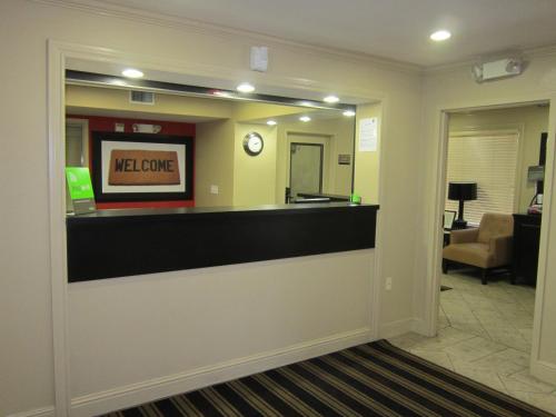 Előcsarnok, Extended Stay America Suites - Fremont - Fremont Blvd. South in Fremont (Kalifornia) Előcsarnok, Extended Stay America Suites - Fremont - Fremont Blvd. South in Fremont (Kalifornia)
