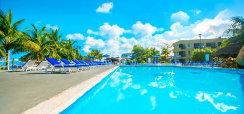 Piscina, Casa del Mar Cozumel Hotel & Dive Resort in Cozumel Waterfront Piscina, Casa del Mar Cozumel Hotel & Dive Resort in Cozumel Waterfront