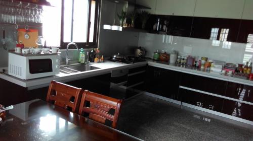 Kitchen, 總裁的家民宿 in Sanxing Township Kitchen, 總裁的家民宿 in Sanxing Township